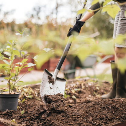 Fiskars Gartenspaten Ergonomisch Spitz - mit 95 cm Stiel