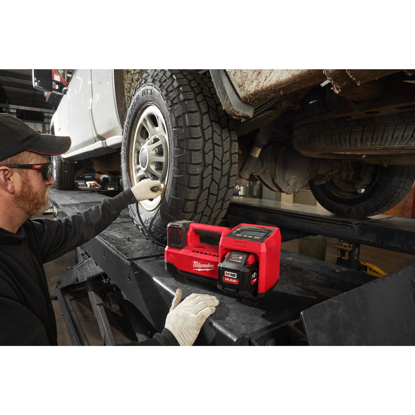 Milwaukee M18™ Bandenkompressor M18 BI-0 - gartengeraete.jetzt  - 