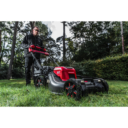 Milwaukee M18 FUEL™ Akku-Rasenmäher (2x18V) mit Radantrieb und 53 cm Schnittbreite - gartengeraete.jetzt  - 