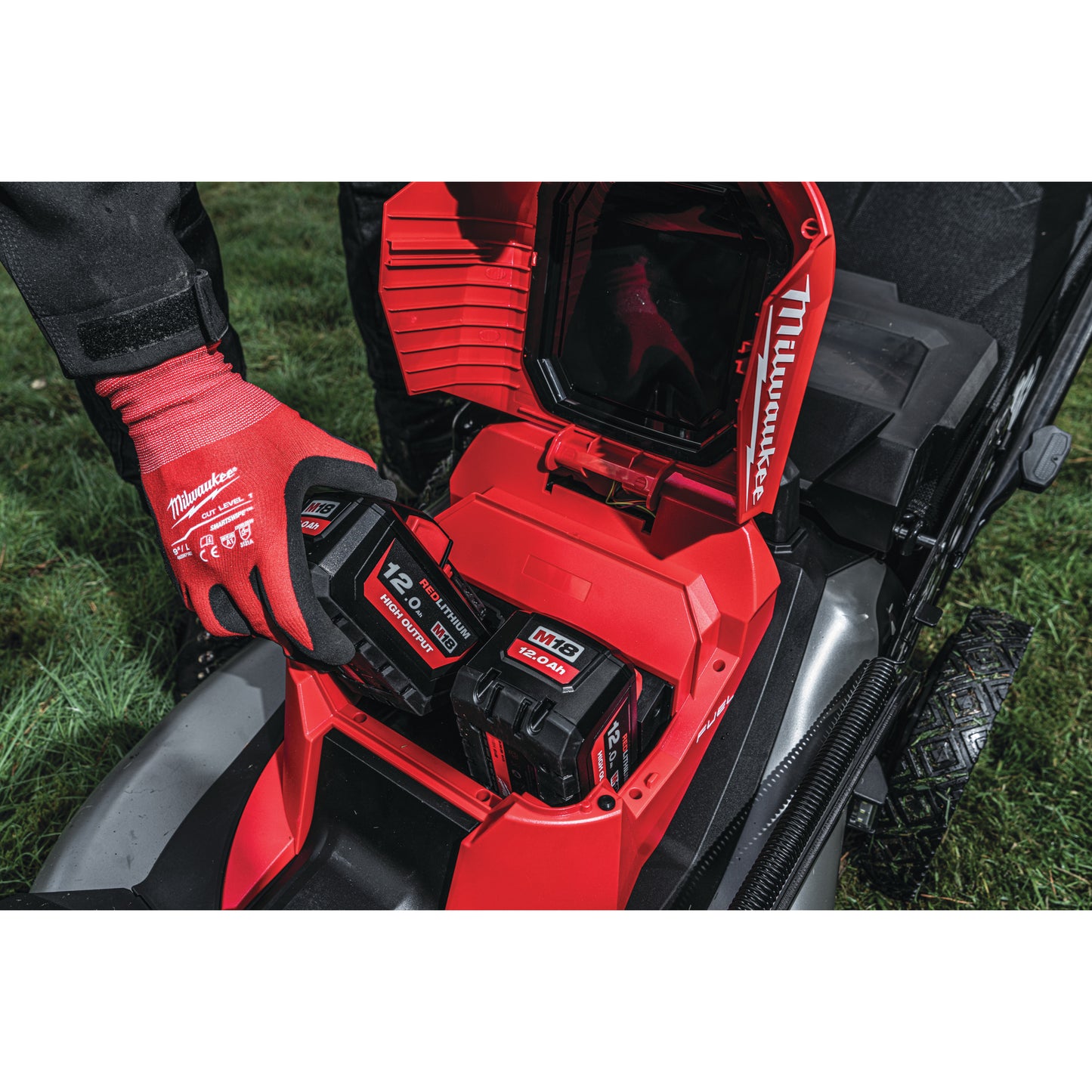 Milwaukee M18 FUEL™ Akku-Rasenmäher (2x18V) mit Radantrieb und 53 cm Schnittbreite - gartengeraete.jetzt  - 