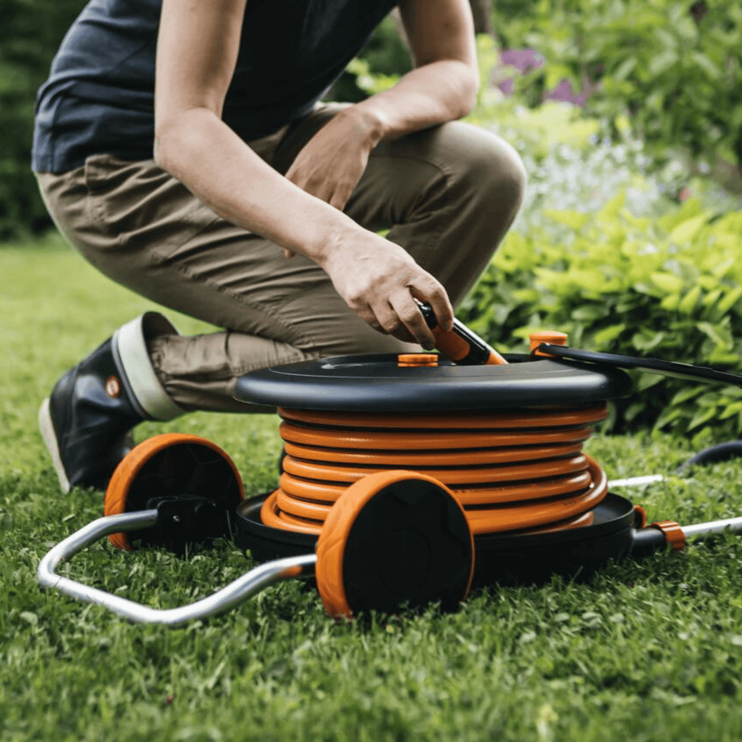 Fiskars Schlauchaufroller M mit Radern. inkl. 20m Gartenschlauch - gartengeraete.jetzt  - 